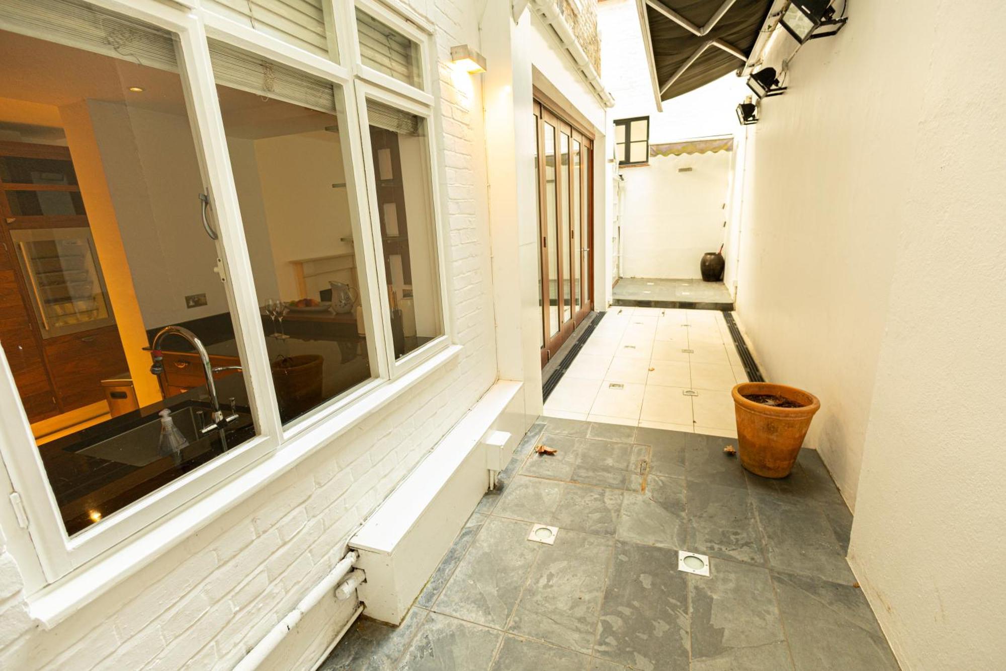 2Bedroom Gem In The Heart Of Kensington Лондон Экстерьер фото
